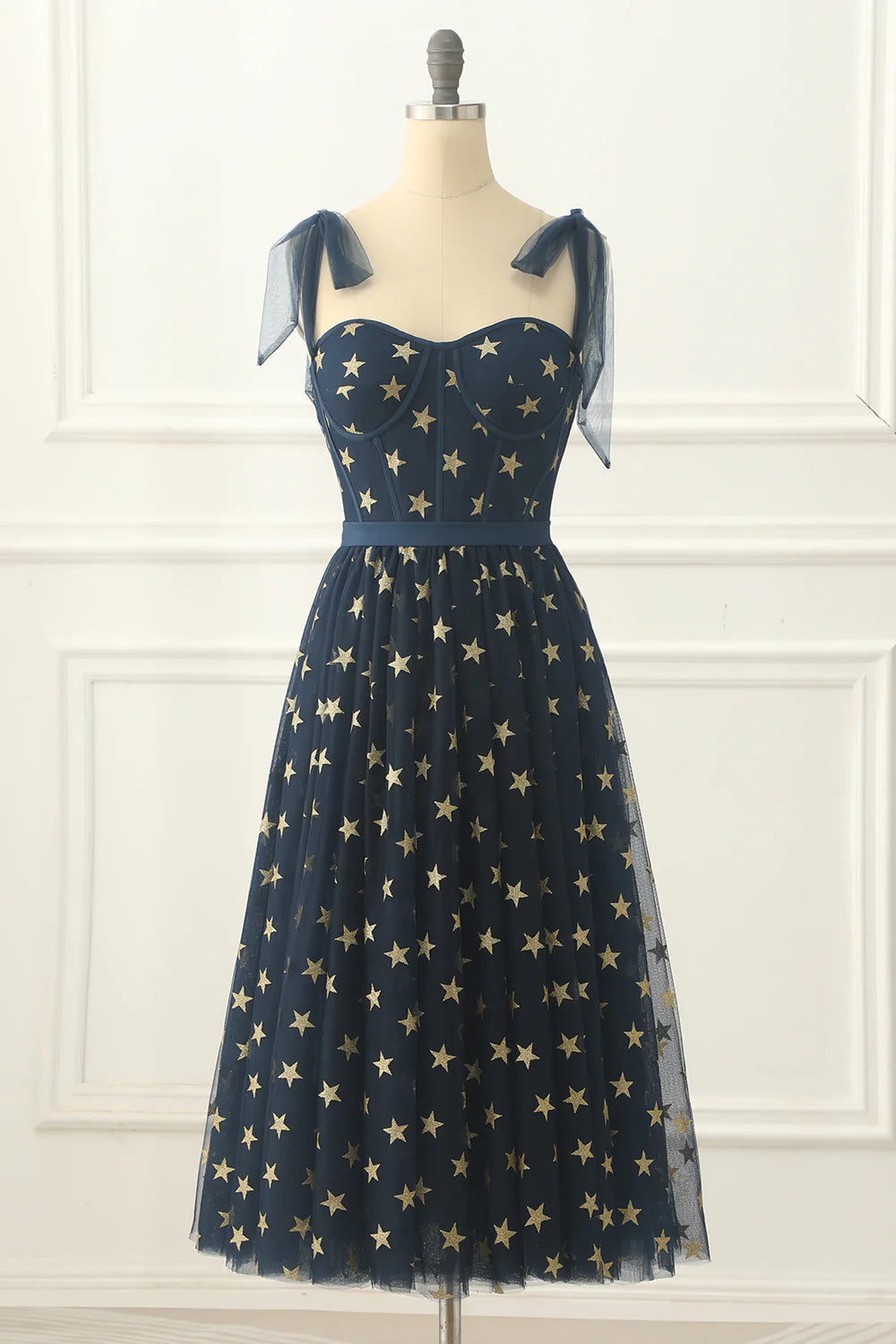 Robe de bal mi-longue en tulle bleu marine avec étoiles